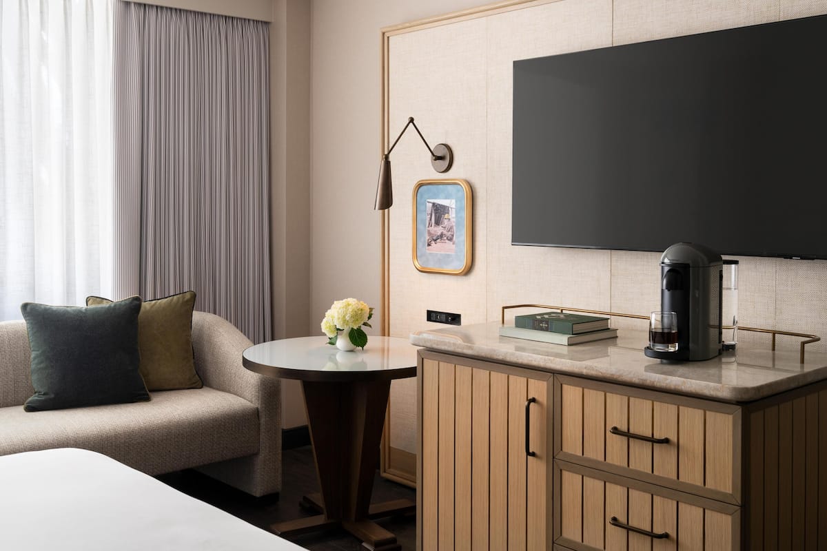 Room, 1 King Bed, Courtyard View