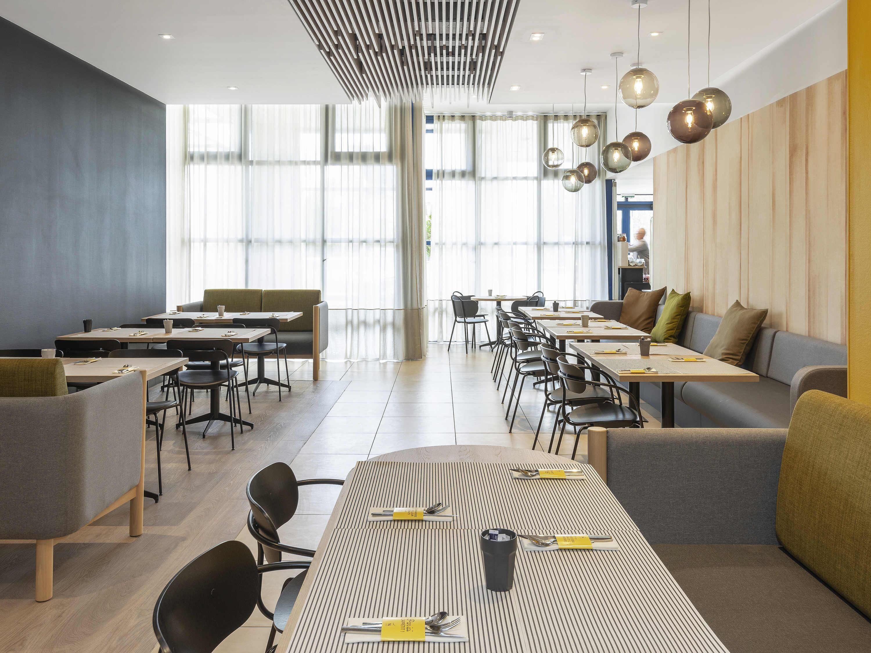 daily buffet breakfast for a fee