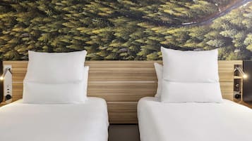 Classic Twin Room, 2 Single Beds | Premium bedding, in-room safe, blackout curtains, soundproofing