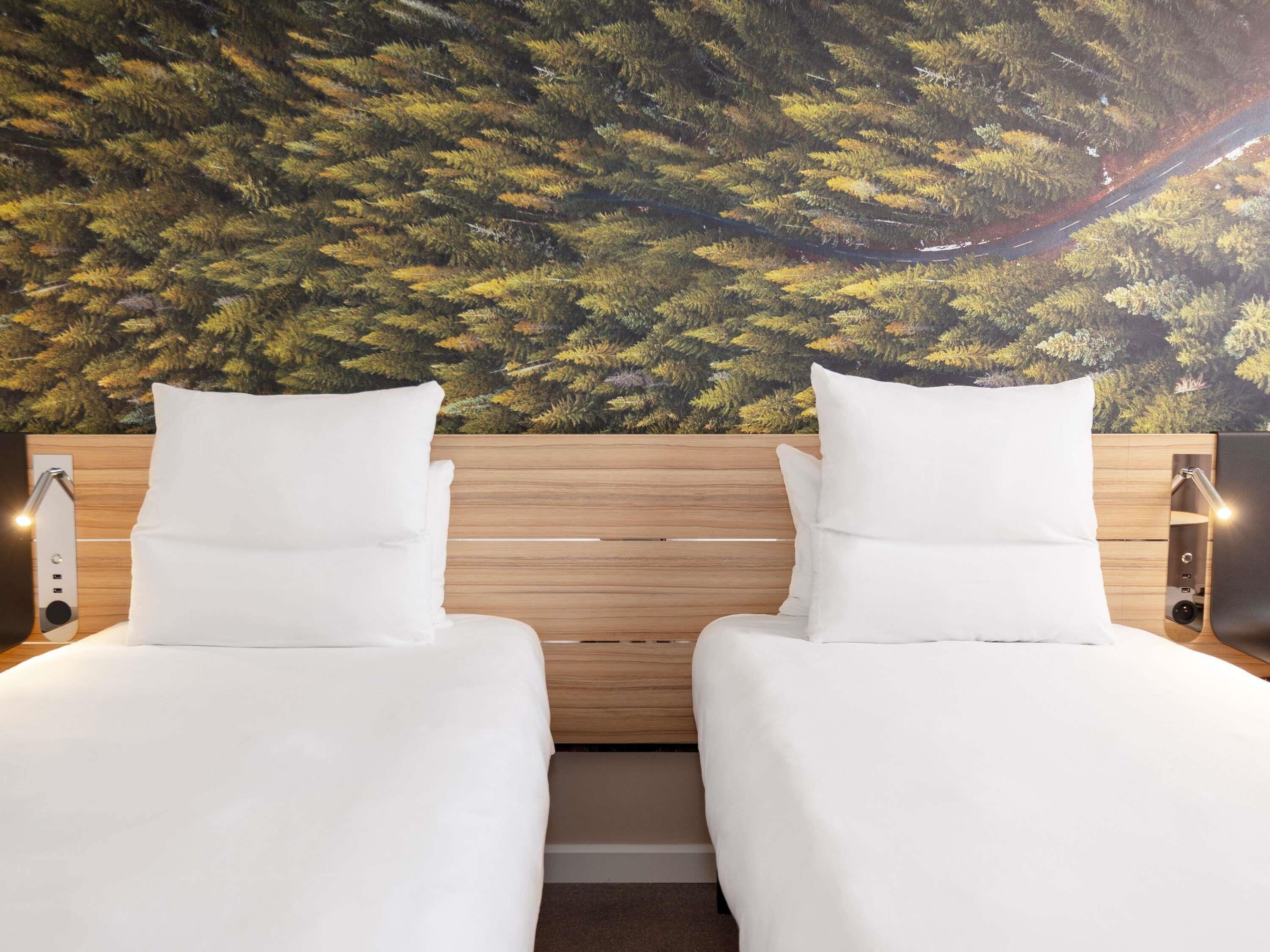 Classic Twin Room, 2 Twin Beds | Premium bedding, in-room safe, blackout drapes, soundproofing