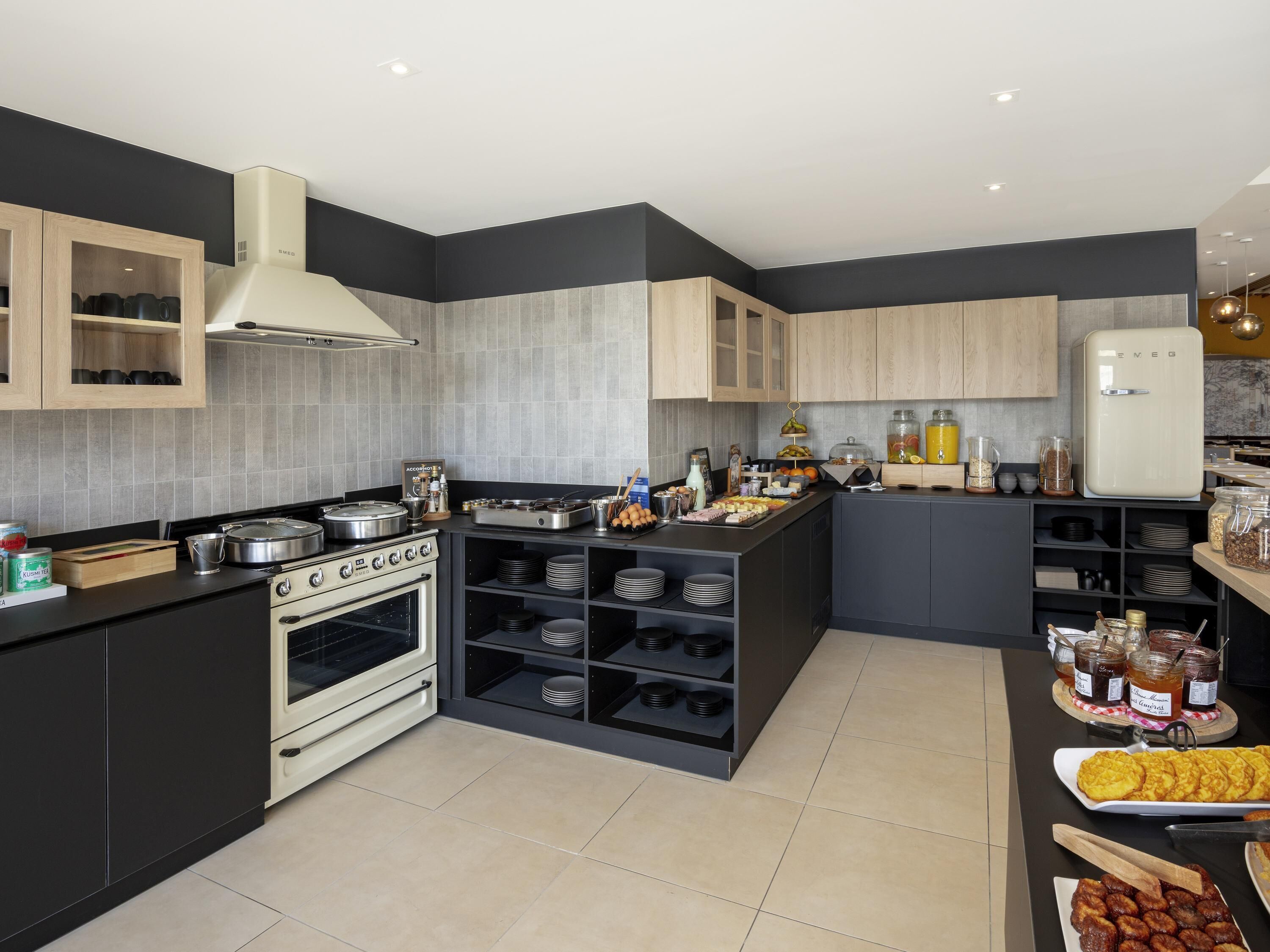 daily buffet breakfast for a fee