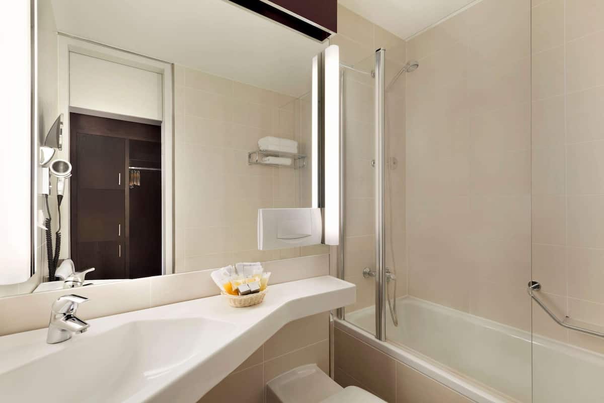 combined shower/bathtub, free toiletries, hair dryer, slippers