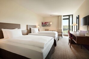 Hypo-allergenic bedding, minibar, in-room safe, desk