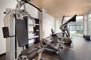 Fitness facility - Ramada by Wyndham Nuernberg Parkhotel (Nuremberg)