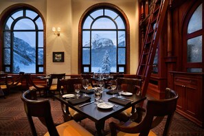 3 restaurants, breakfast, lunch, dinner served; American cuisine 