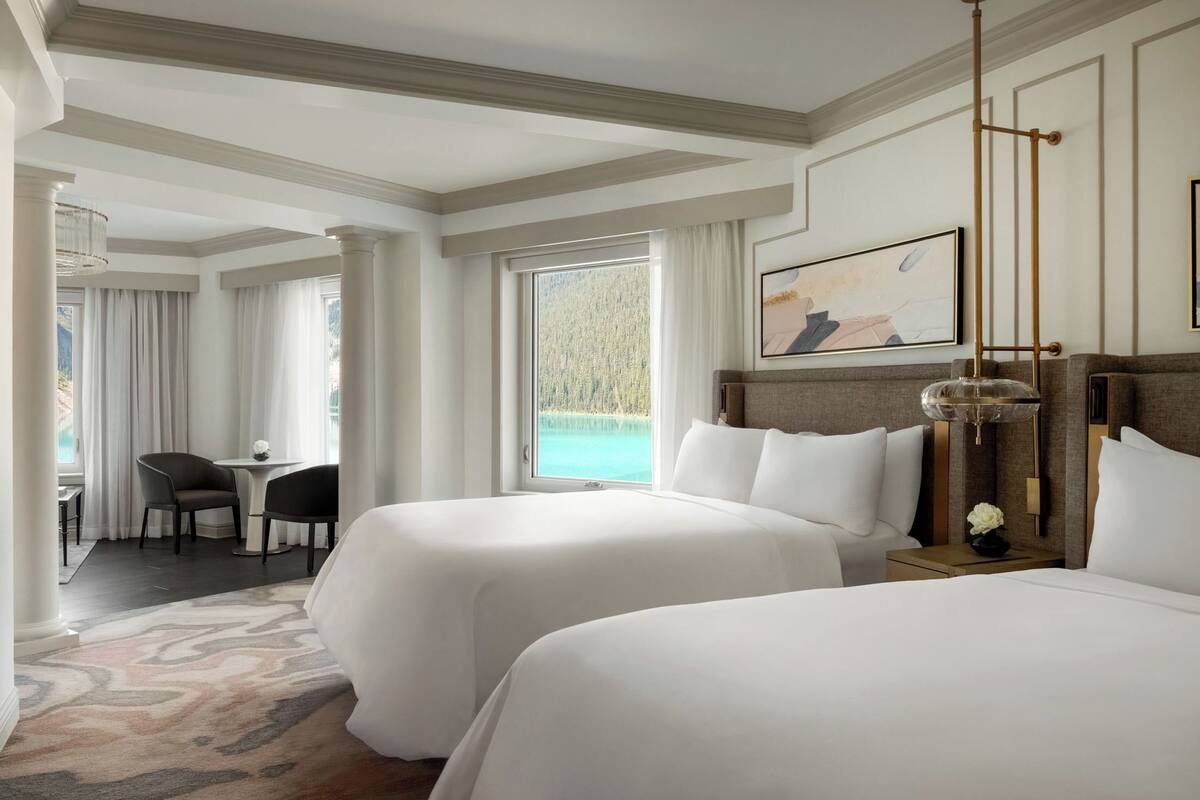 Phòng Suite Junior, 2 giường cỡ queen, quang cảnh hồ | Bộ đồ giường cao cấp, két bảo mật tại phòng, bàn, màn/rèm cản sáng 