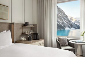 Habitación, 1 cama King size, vista al lago (Fairmont) | Ropa de cama de alta calidad y caja de seguridad en la habitación 