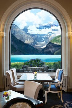 2 bars/lounges, gastropub, lobby lounge at Fairmont Chateau Lake Louise