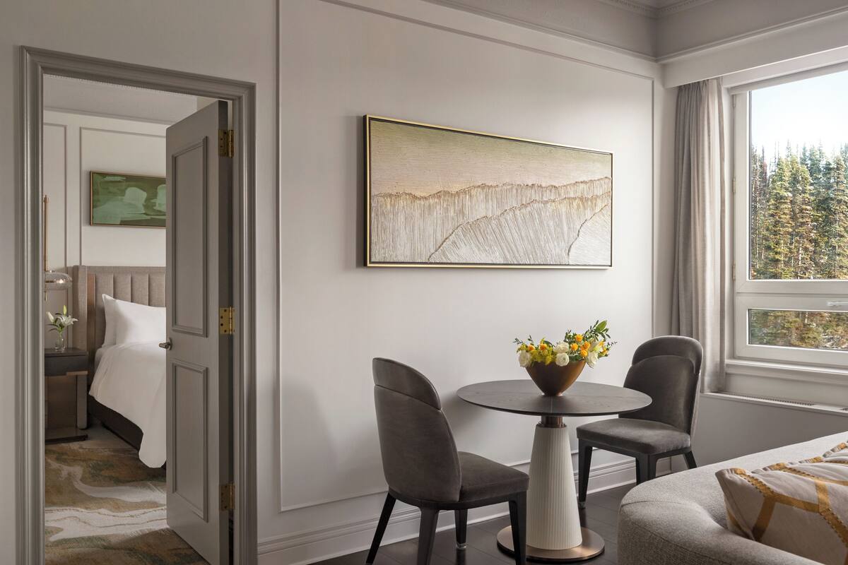 Phòng Suite, 1 phòng ngủ | Bộ đồ giường cao cấp, két bảo mật tại phòng, bàn, màn/rèm cản sáng