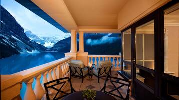 1 bedroom, premium bedding, in-room safe, desk