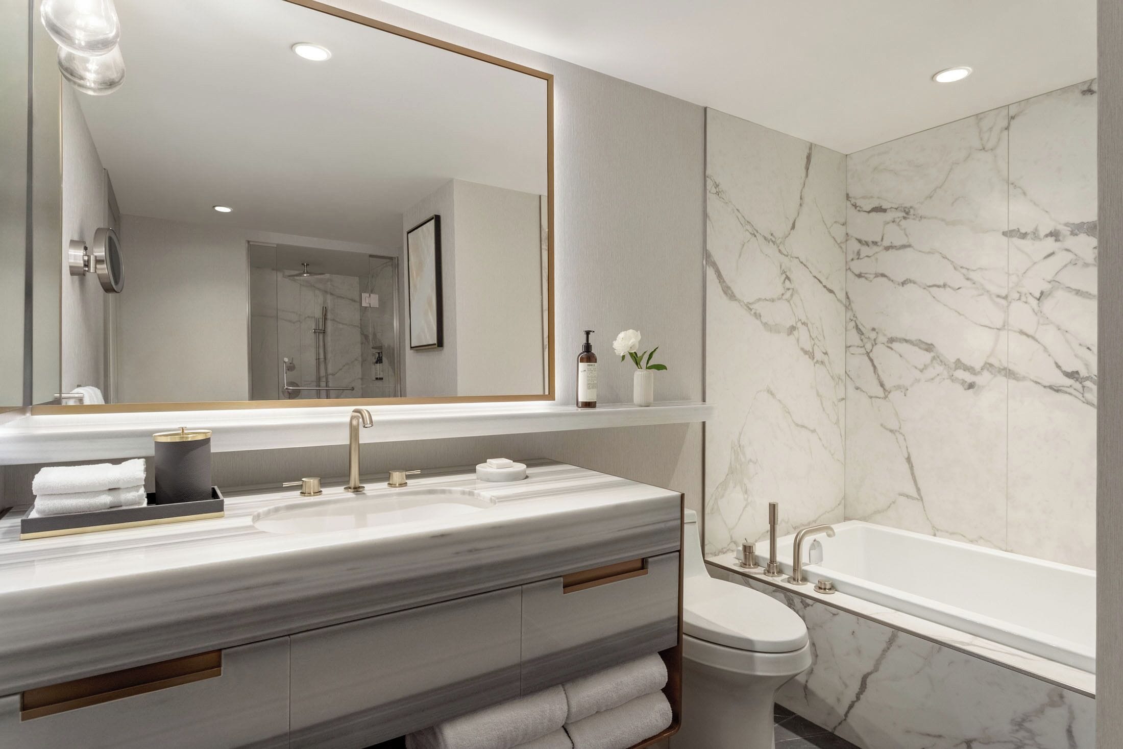 junior suite, 2 queen beds, lake view | bathroom | combined shower/bathtub, designer toiletries, hair dryer, bathrobes