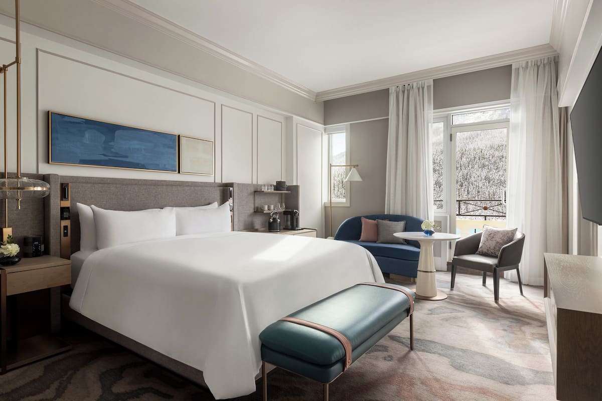 Deluxe Room, 1 King Bed, Lake View