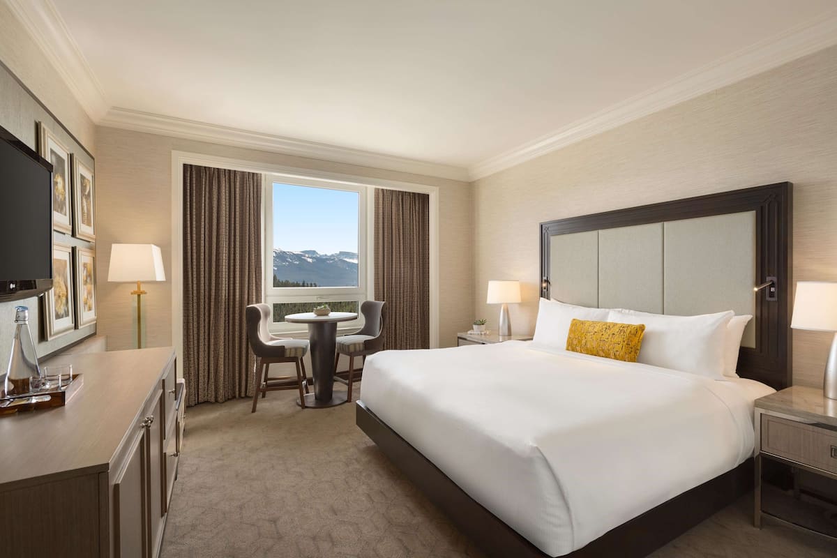 Fairmont Gold, Phòng, 1 giường cỡ king | Bộ đồ giường cao cấp, két bảo mật tại phòng, bàn, màn/rèm cản sáng