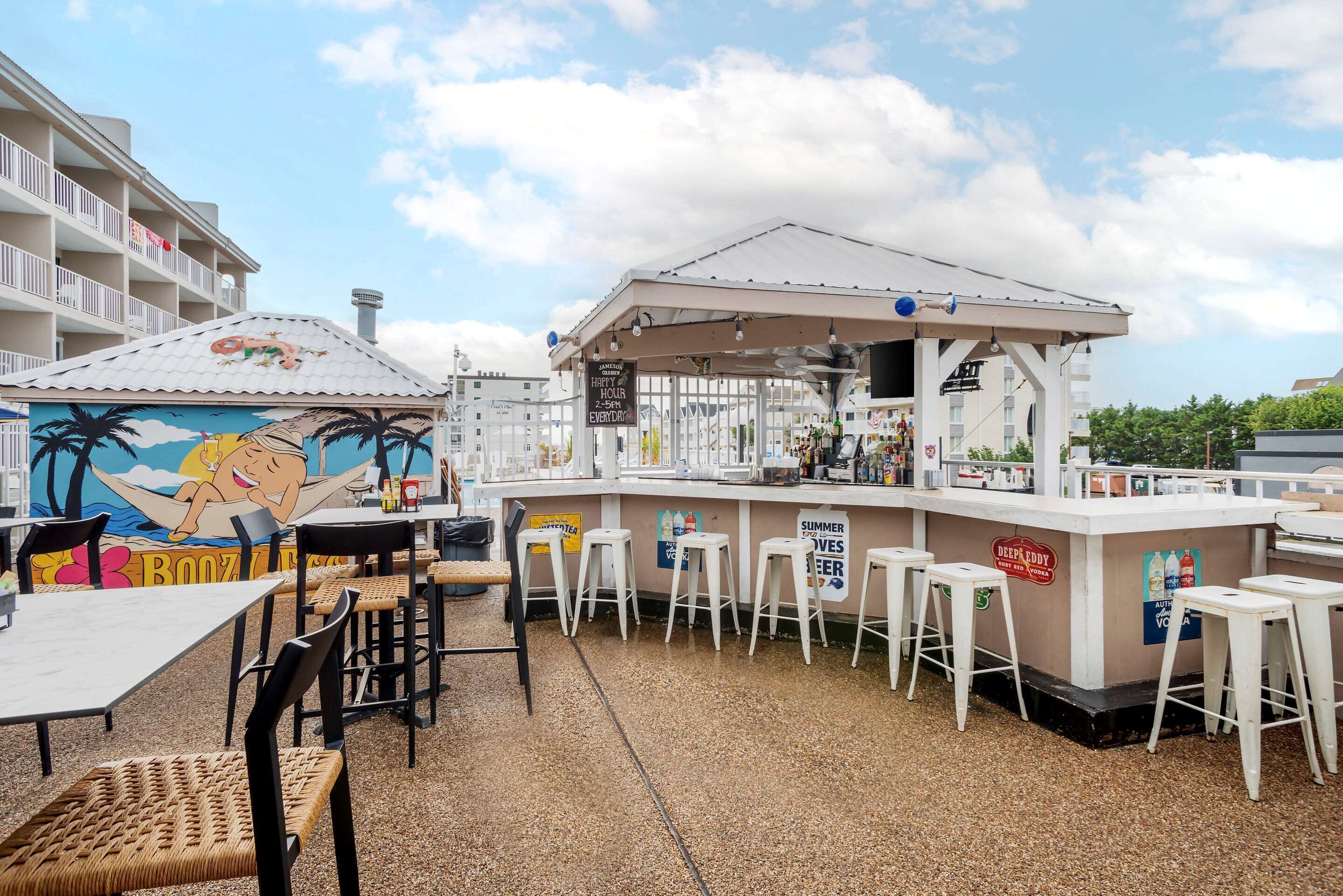 Petit déjeuner et déjeuner servis sur place