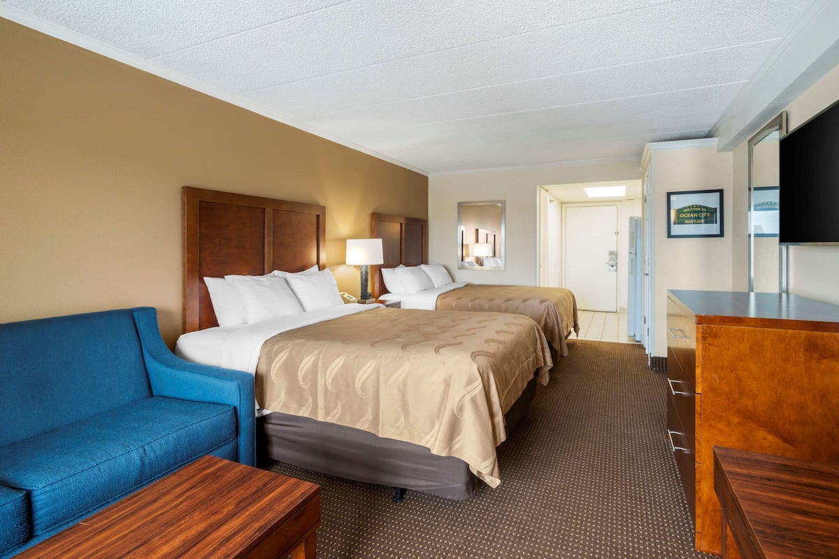 In-room safe, free WiFi, bed sheets