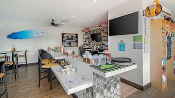 Breakfast and lunch served