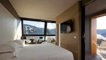 Junior Suite, Balcony (Emotional SPA) | Premium bedding, minibar, in-room safe, desk