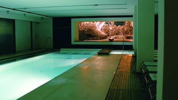 Couples treatment room(s), sauna, hot tub, steam room