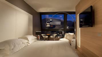 Suite Junior, balcone (Emotional SPA) | Biancheria da letto di alta qualità, minibar, una cassaforte in camera