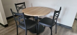 Fridge, microwave, coffee/tea maker - Days Inn by Wyndham Conway (Conway)
