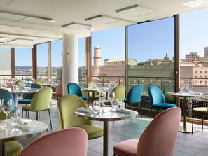 Breakfast, lunch and dinner served  - Novotel Marseille Vieux Port (Marseille)