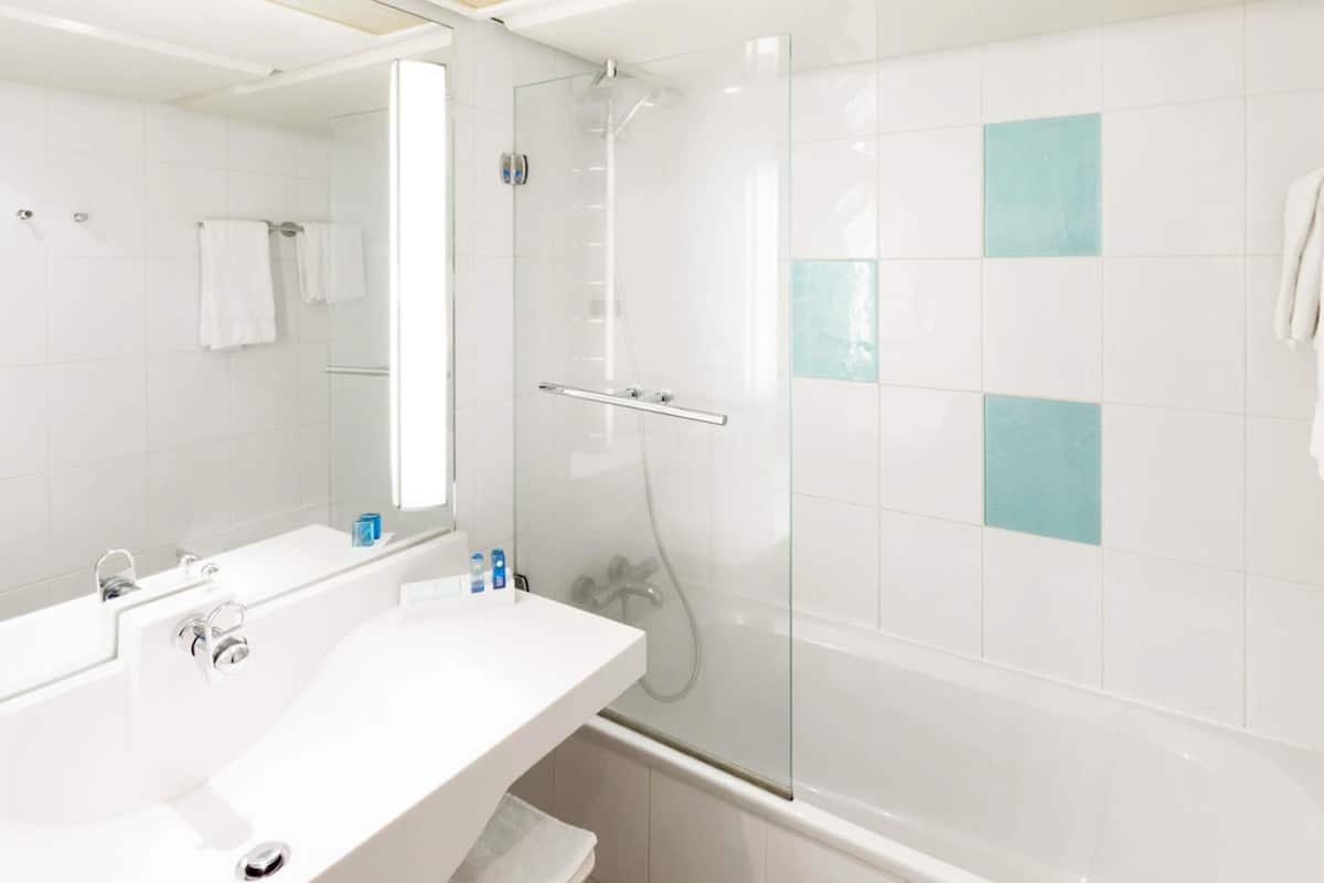 In-room safe, desk, blackout drapes, soundproofing