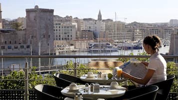 Morgenmadsbuffet hver dag (24 EUR pr. person)