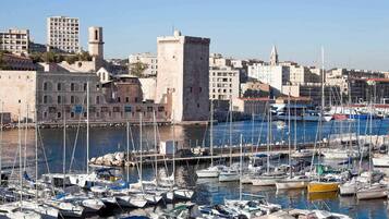 Coffres-forts dans les chambres, bureau, rideaux occultants