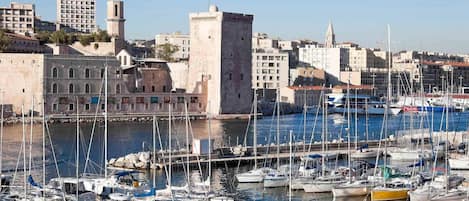 Deluxe Room, 1 Queen Bed, Harbour View