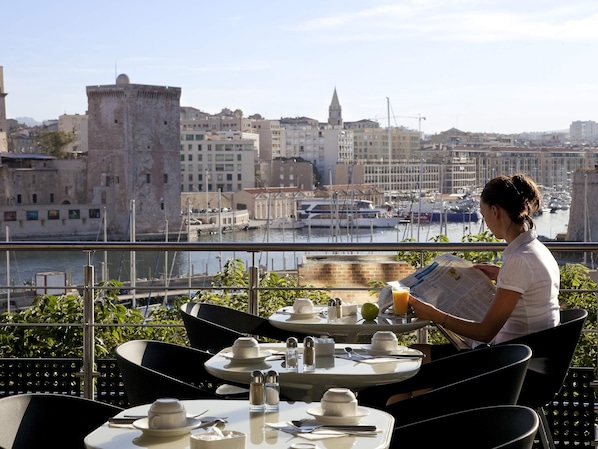 Daily buffet breakfast (EUR 24 per person) - Novotel Marseille Vieux Port (Marseille)