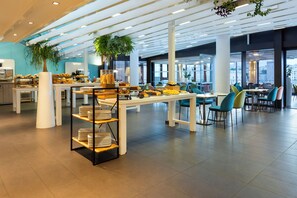 Daily buffet breakfast (EUR 23 per person)