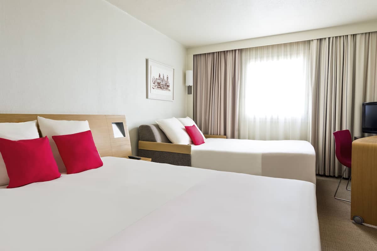 Habitació executiva, 1 llit doble i sofà llit | Caixa forta a l'habitació, escriptori i cortines opaques