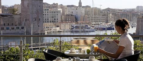 Daily buffet breakfast (EUR 24 per person)