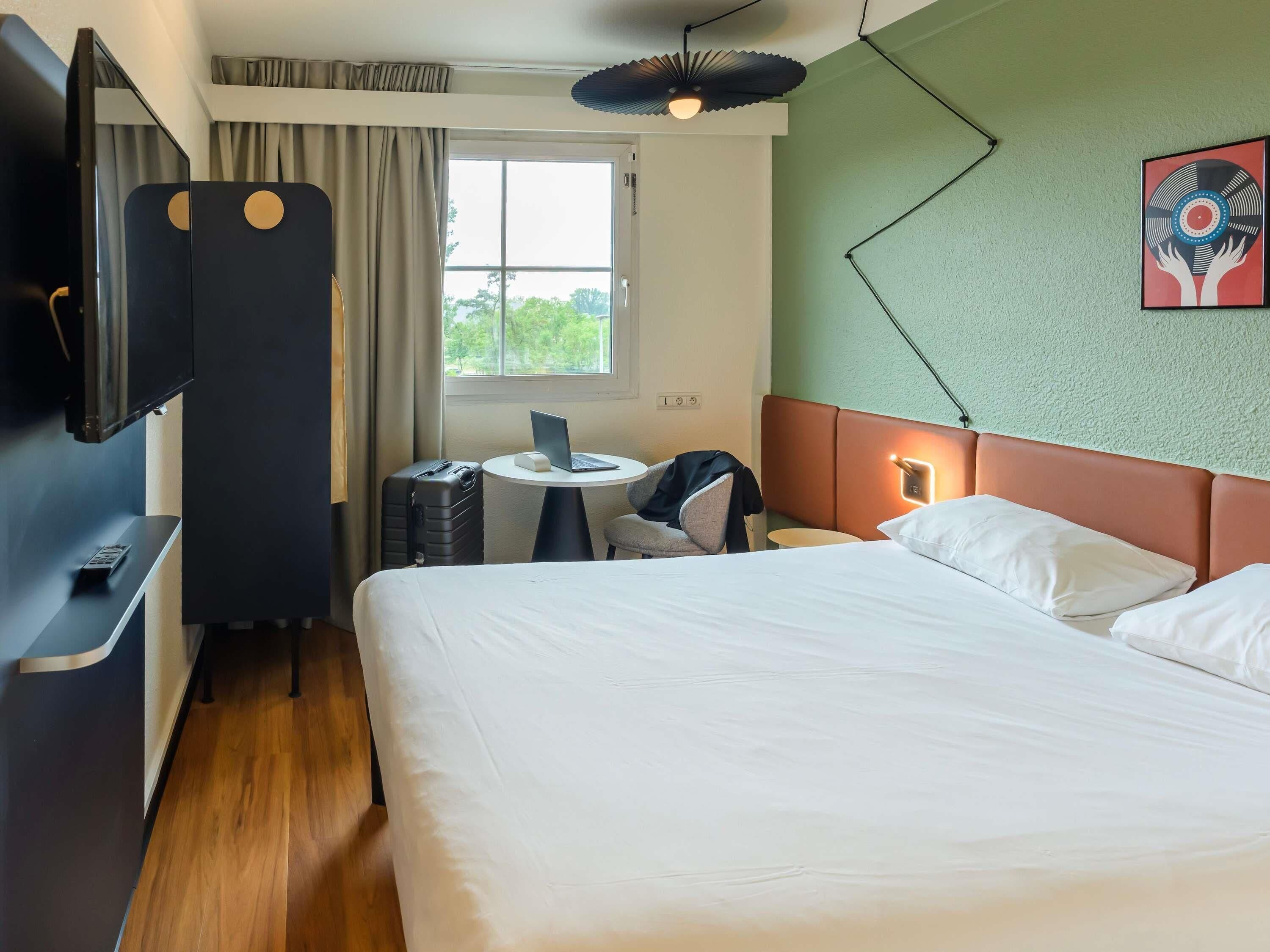 Standard Room, 1 Double Bed | Desk, blackout curtains, iron/ironing board, free WiFi