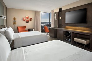 Premium bedding, in-room safe, desk, laptop workspace - Boston Marriott Cambridge (Cambridge)