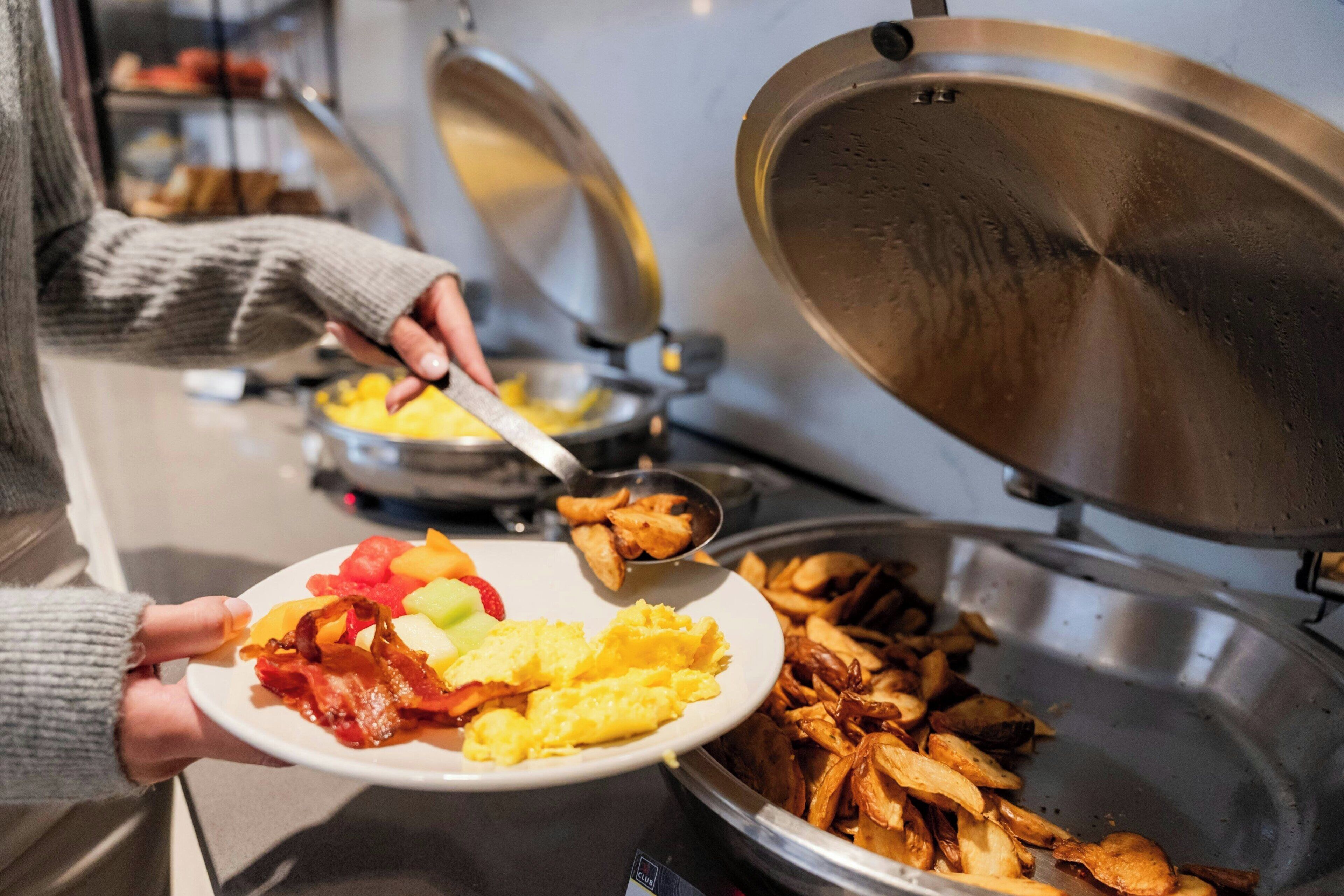 Se ofrece un desayuno bufé todos los días (por un coste adicional)