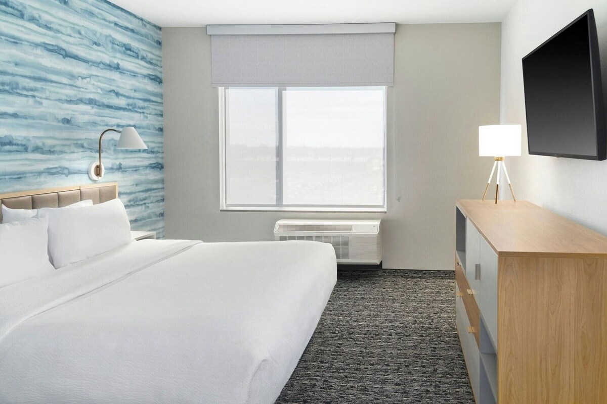 Blackout drapes, iron/ironing board, high-speed internet