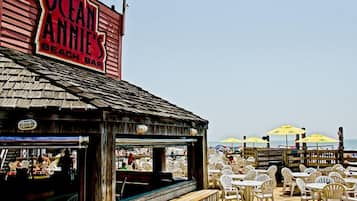 2 bars/lounges, beach bar
