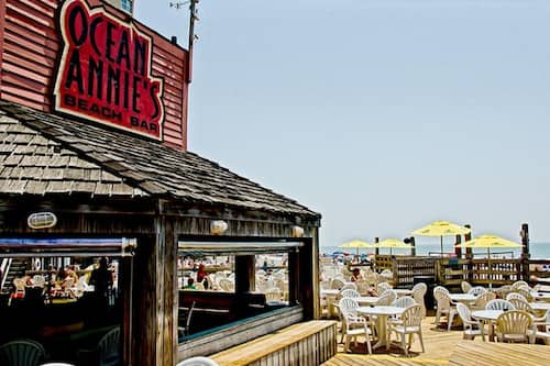 2 bars/lounges, een strandbar