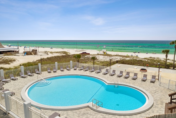 Outdoor pool, sun loungers