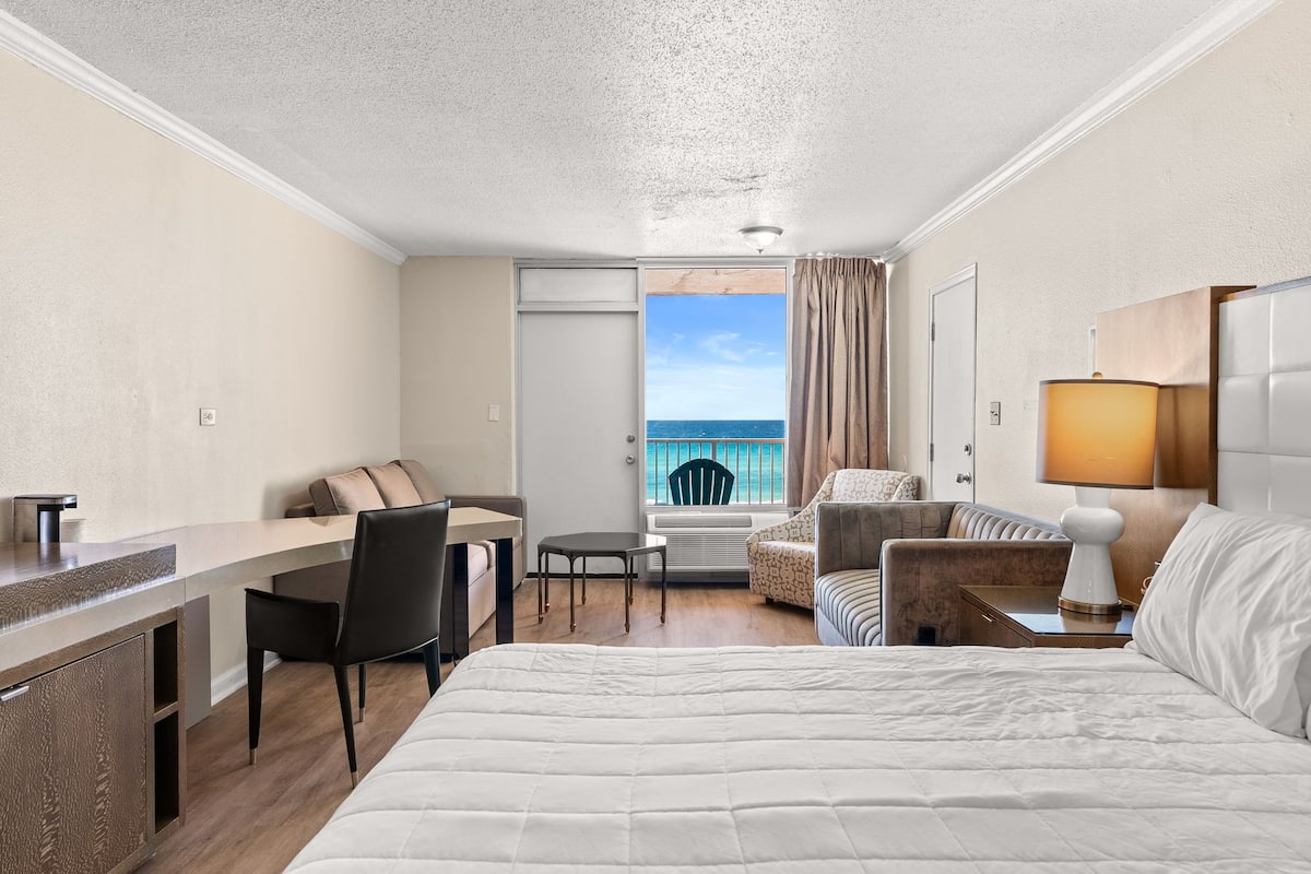 Chambre Simple Deluxe, 1 très grand lit et 1 canapé-lit, vue océan | Wi-Fi gratuit, draps fournis