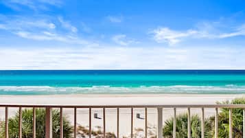 Habitación estándar, 1 cama de matrimonio grande con sofá cama, patio | Terraza o patio