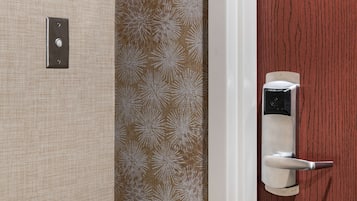 A door with a metallic handle and a keyhole.