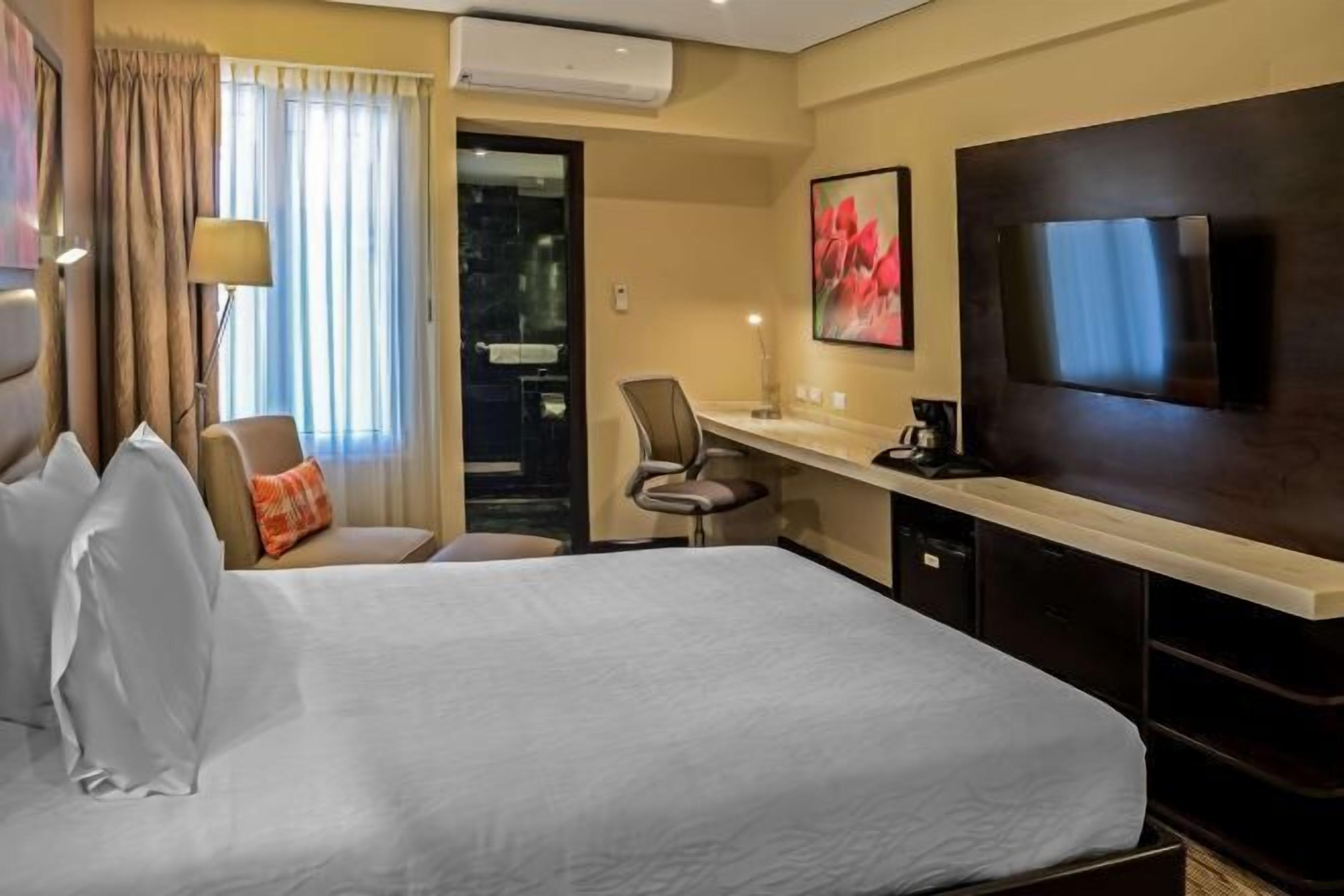 Caja de seguridad en la habitación, escritorio y insonorización 