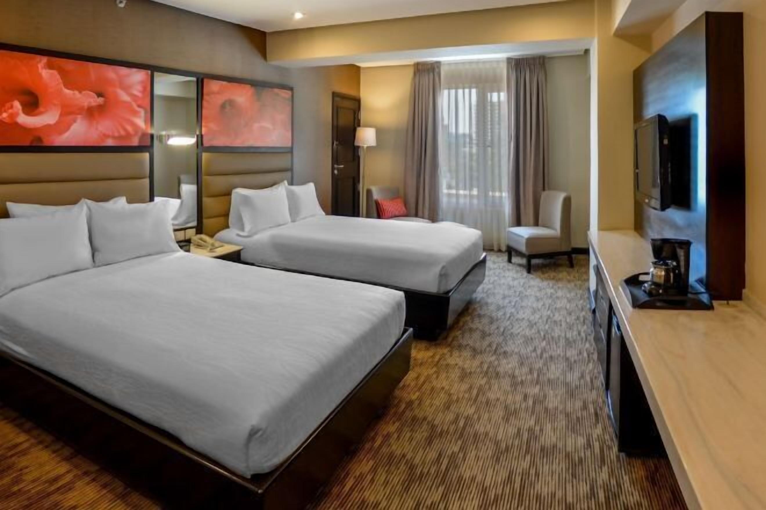 Caja de seguridad en la habitación, escritorio y insonorización 