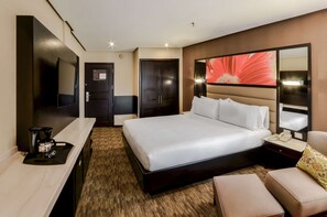 Habitación, 1 cama King size | Caja de seguridad en la habitación, escritorio y insonorización 