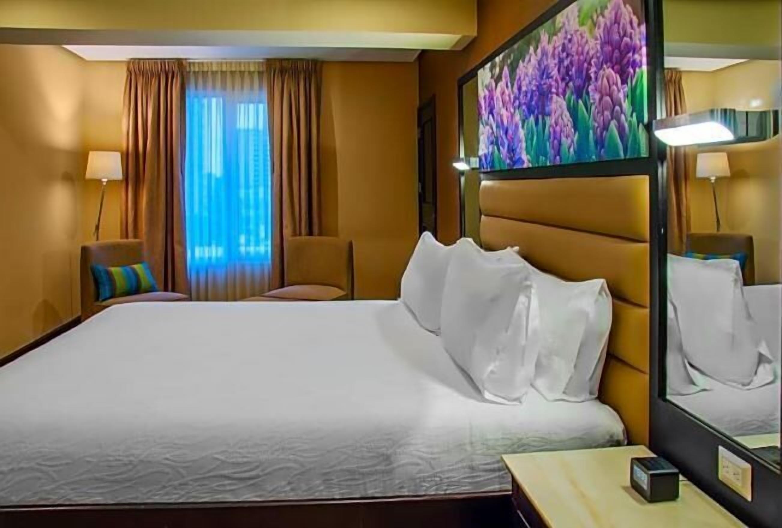 Caja de seguridad en la habitación, escritorio y insonorización 