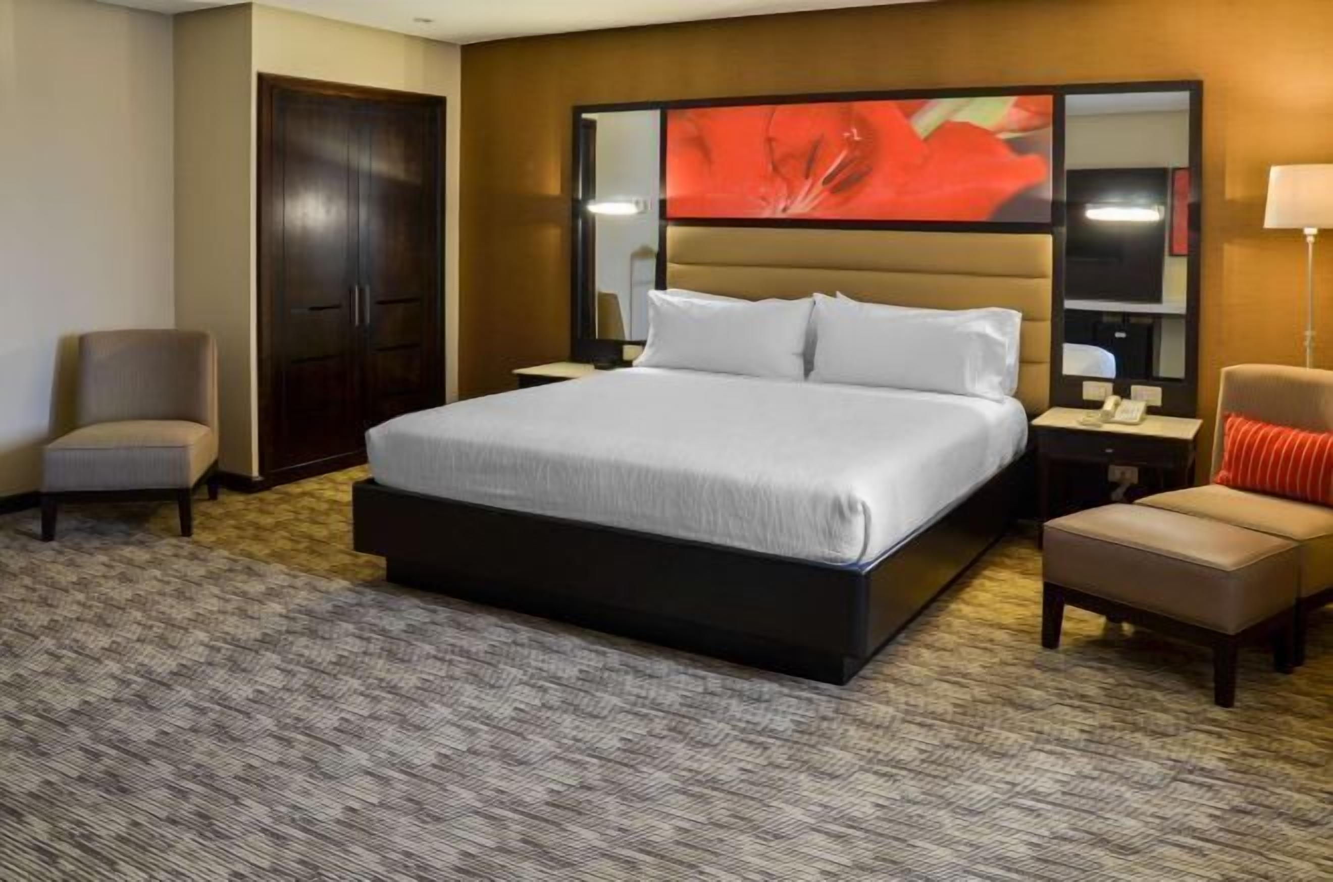 Caja de seguridad en la habitación, escritorio y insonorización 