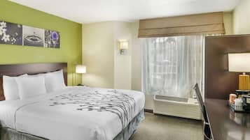 Room, 1 King Bed, Non Smoking | Desk, laptop workspace, blackout drapes, soundproofing