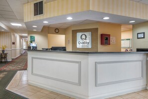 Lobby - Quality Inn & Suites Near Amish Country (Rushville)